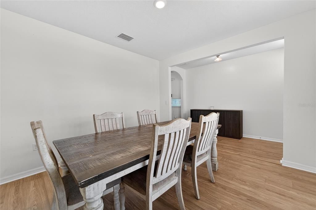 En Venta: $450,000 (5 camas, 3 baños, 2674 Pies cuadrados)