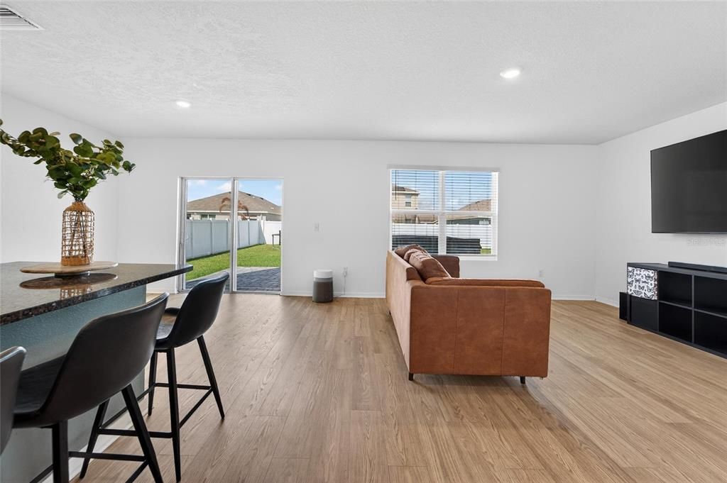 En Venta: $450,000 (5 camas, 3 baños, 2674 Pies cuadrados)