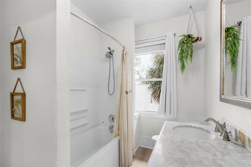 На продажу: $369,000 (4 спален, 2 ванн, 2128 Квадратных фут)