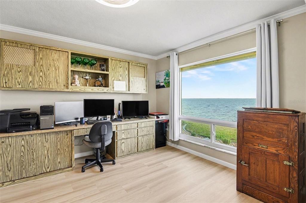 Activo con contrato: $399,900 (3 camas, 2 baños, 1751 Pies cuadrados)