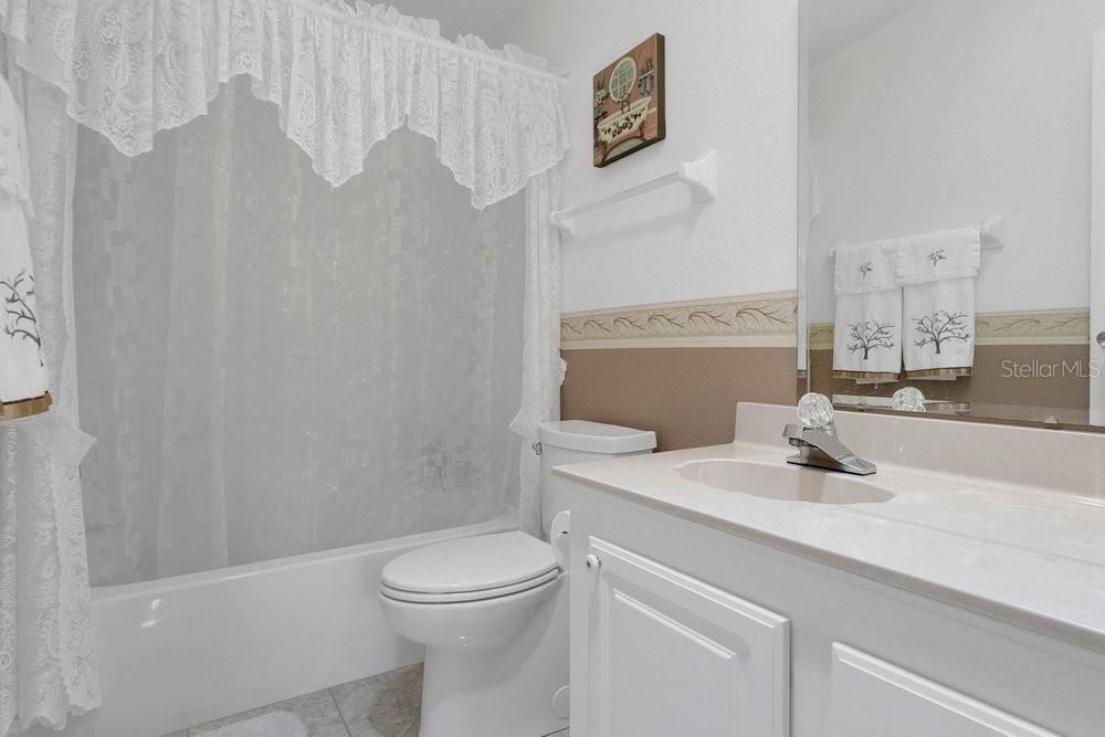 Под контрактом: $229,000 (3 спален, 2 ванн, 1984 Квадратных фут)