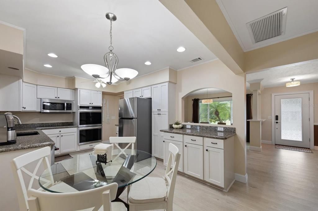 На продажу: $649,900 (3 спален, 2 ванн, 1737 Квадратных фут)