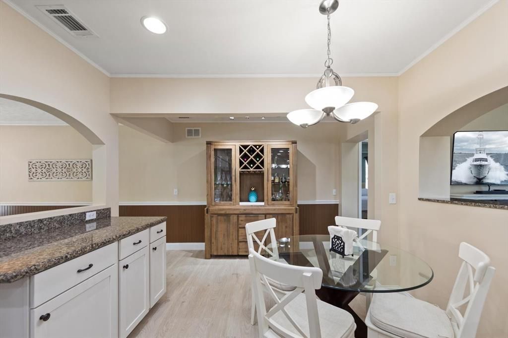 На продажу: $649,900 (3 спален, 2 ванн, 1737 Квадратных фут)