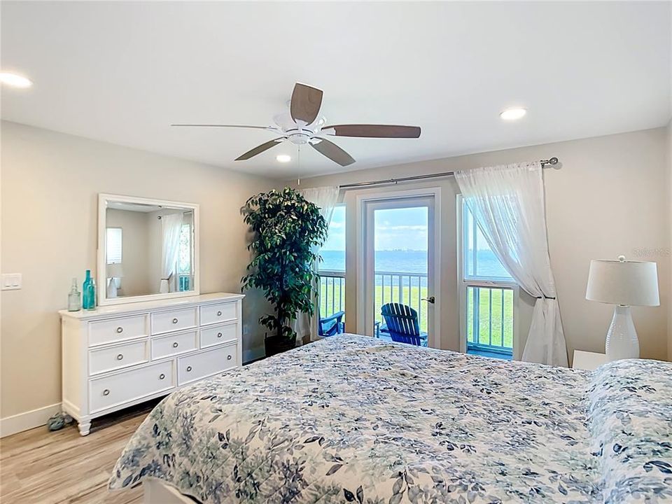 For Sale: $260,000 (2 beds, 2 baths, 1120 Square Feet)