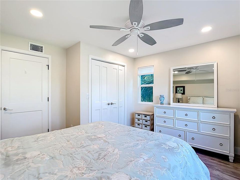 For Sale: $260,000 (2 beds, 2 baths, 1120 Square Feet)