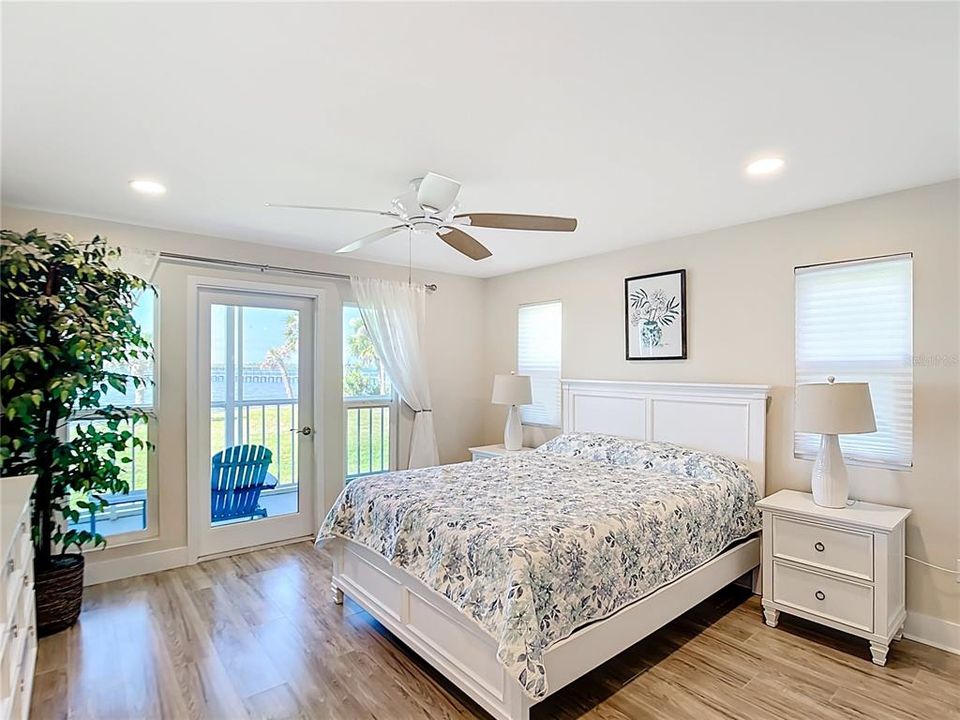 For Sale: $260,000 (2 beds, 2 baths, 1120 Square Feet)