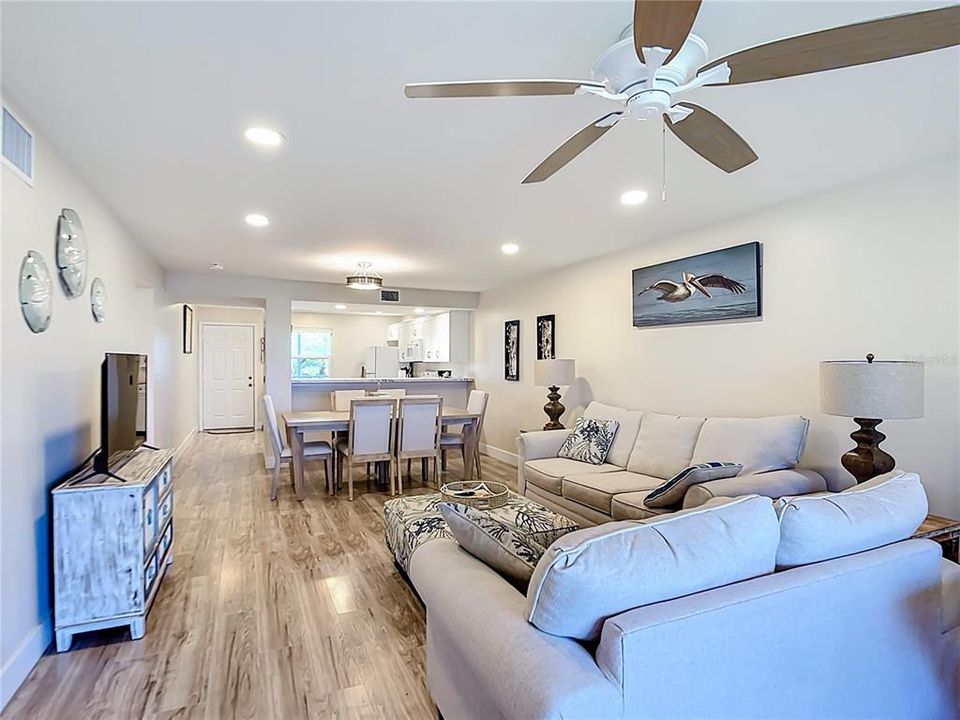 For Sale: $260,000 (2 beds, 2 baths, 1120 Square Feet)