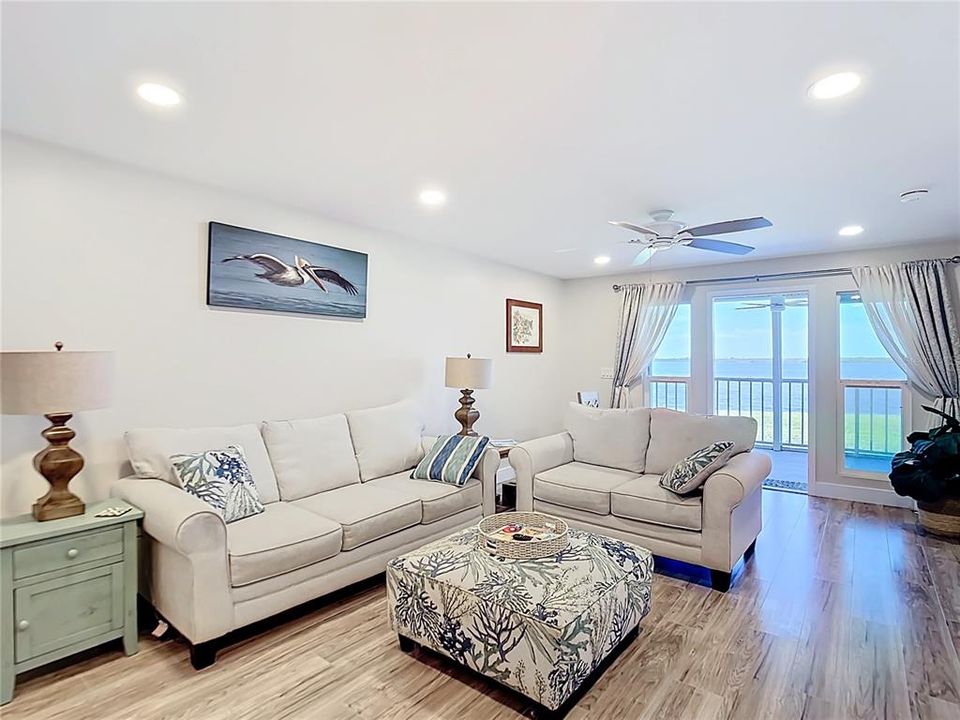 For Sale: $260,000 (2 beds, 2 baths, 1120 Square Feet)