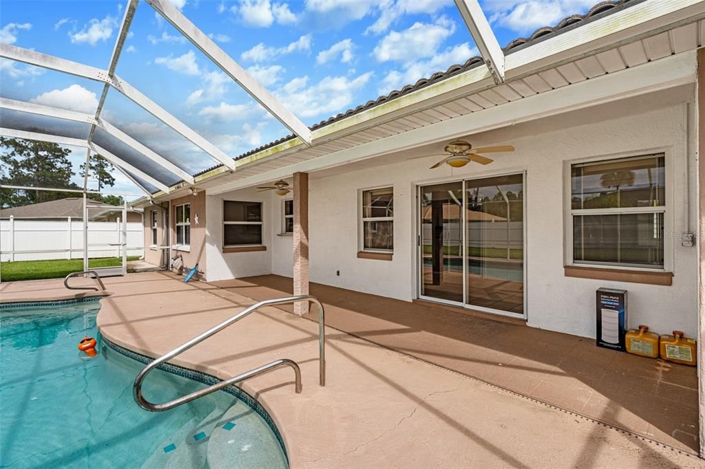 Activo con contrato: $387,000 (3 camas, 2 baños, 2160 Pies cuadrados)