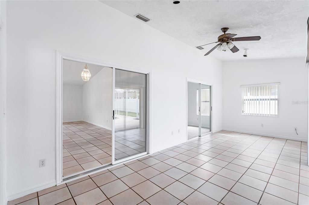 Activo con contrato: $387,000 (3 camas, 2 baños, 2160 Pies cuadrados)