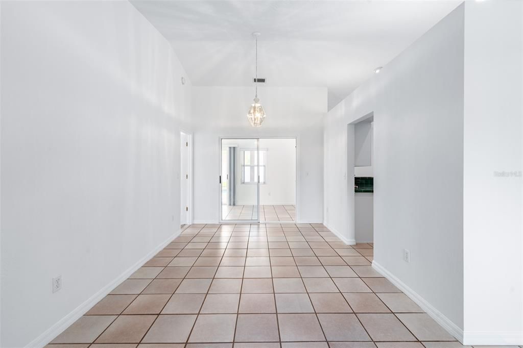 Activo con contrato: $387,000 (3 camas, 2 baños, 2160 Pies cuadrados)