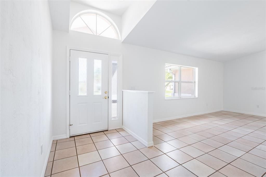 Activo con contrato: $387,000 (3 camas, 2 baños, 2160 Pies cuadrados)