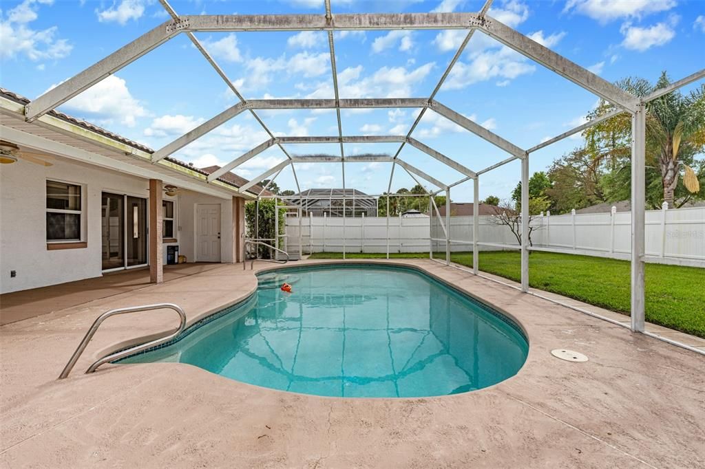 Activo con contrato: $387,000 (3 camas, 2 baños, 2160 Pies cuadrados)