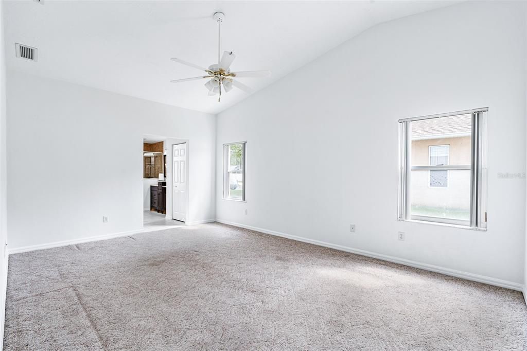 Activo con contrato: $387,000 (3 camas, 2 baños, 2160 Pies cuadrados)