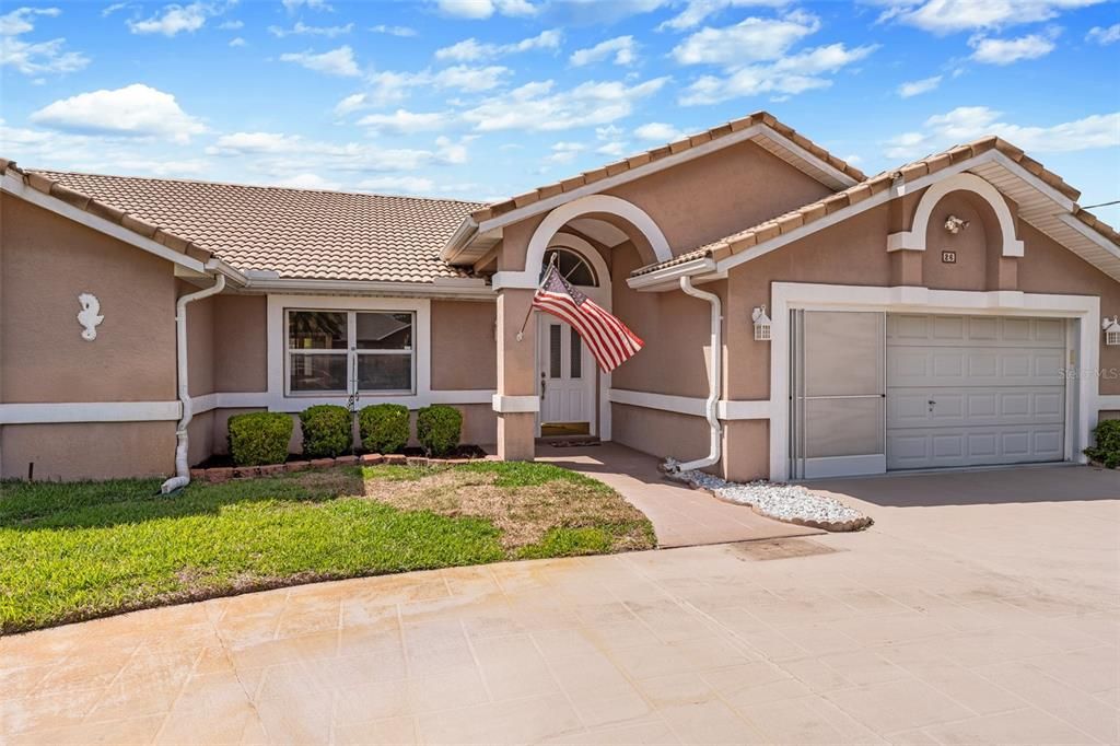 Activo con contrato: $387,000 (3 camas, 2 baños, 2160 Pies cuadrados)