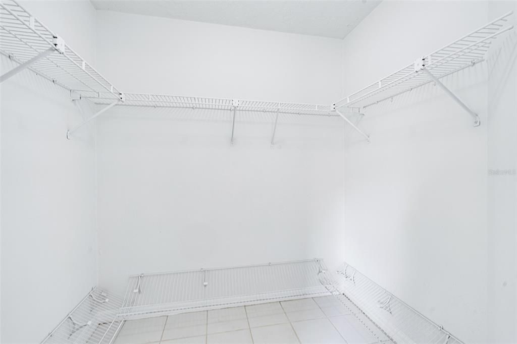 Activo con contrato: $387,000 (3 camas, 2 baños, 2160 Pies cuadrados)