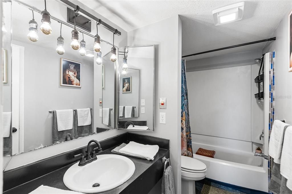 Active With Contract: $74,950 (2 beds, 1 baths, 974 Square Feet)