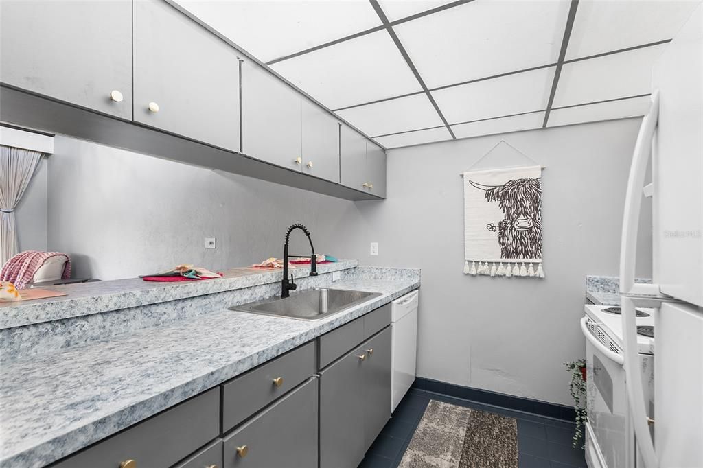 Active With Contract: $74,950 (2 beds, 1 baths, 974 Square Feet)