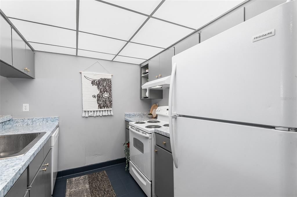 Active With Contract: $74,950 (2 beds, 1 baths, 974 Square Feet)