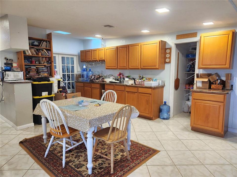 En Venta: $575,000 (4 camas, 4 baños, 4000 Pies cuadrados)