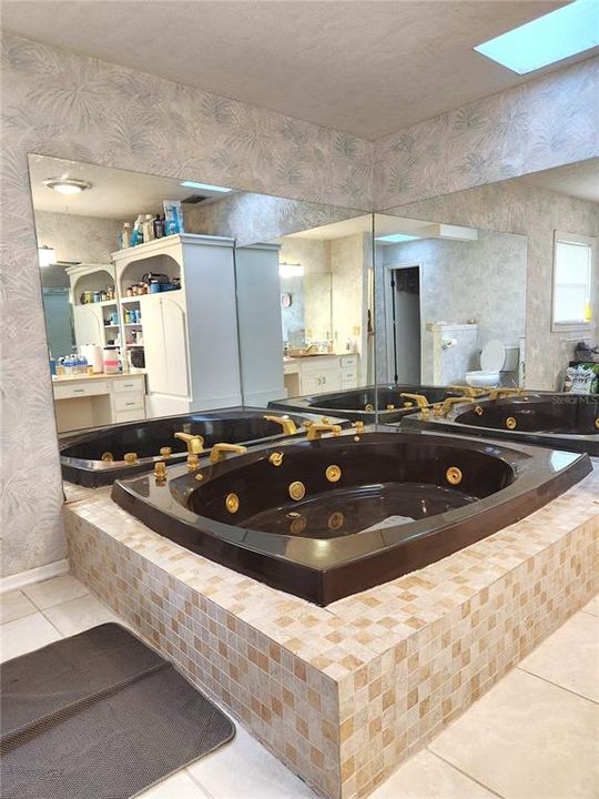 En Venta: $575,000 (4 camas, 4 baños, 4000 Pies cuadrados)