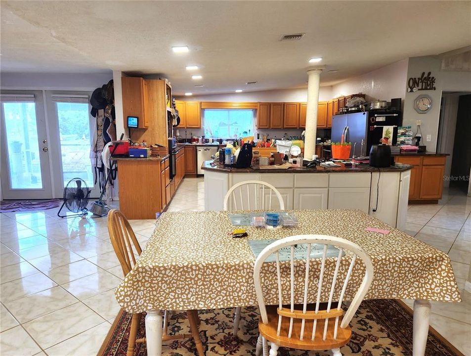 En Venta: $575,000 (4 camas, 4 baños, 4000 Pies cuadrados)