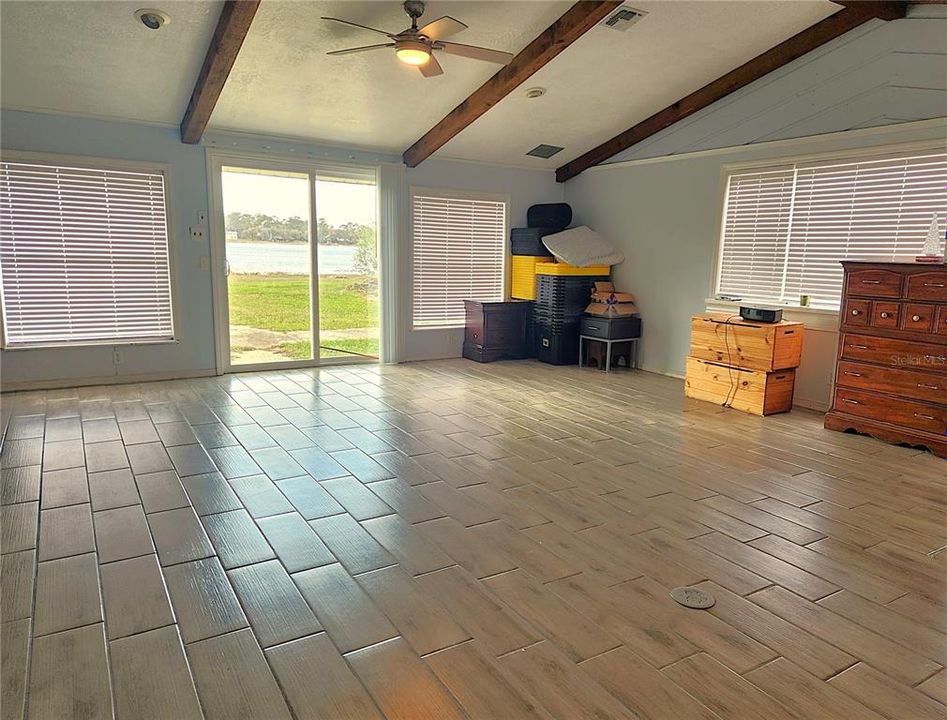 En Venta: $575,000 (4 camas, 4 baños, 4000 Pies cuadrados)