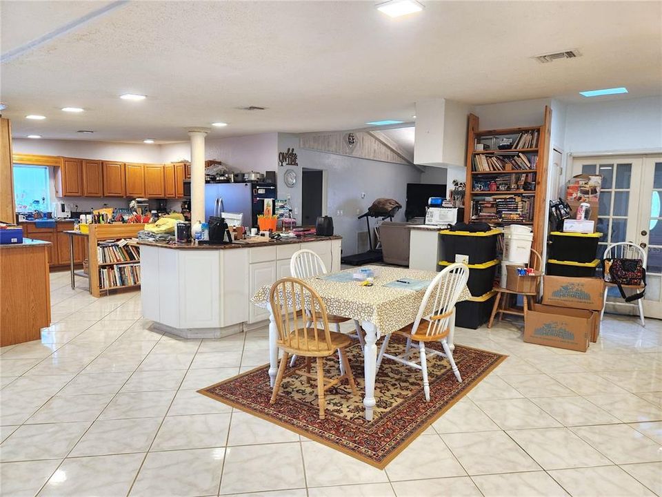 En Venta: $575,000 (4 camas, 4 baños, 4000 Pies cuadrados)