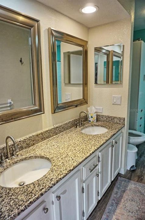 For Sale: $268,900 (2 beds, 2 baths, 1368 Square Feet)