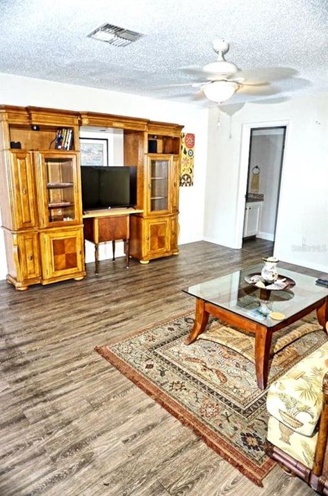 For Sale: $268,900 (2 beds, 2 baths, 1368 Square Feet)
