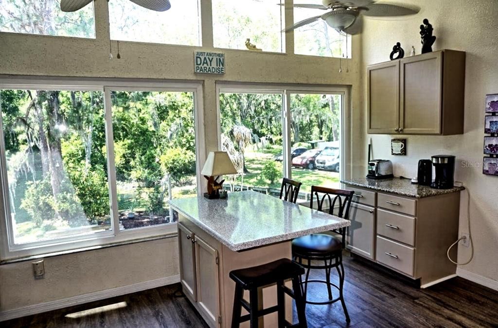 For Sale: $268,900 (2 beds, 2 baths, 1368 Square Feet)