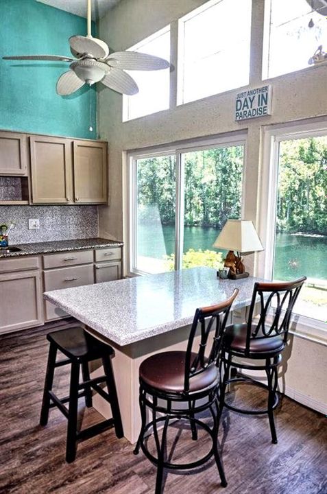 For Sale: $268,900 (2 beds, 2 baths, 1368 Square Feet)