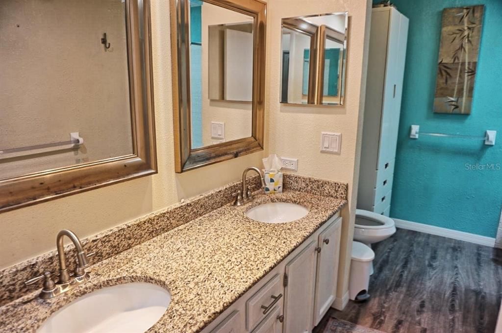 For Sale: $268,900 (2 beds, 2 baths, 1368 Square Feet)