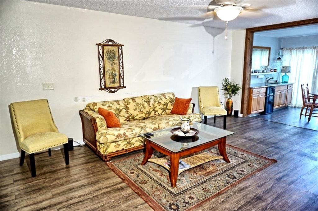 For Sale: $268,900 (2 beds, 2 baths, 1368 Square Feet)