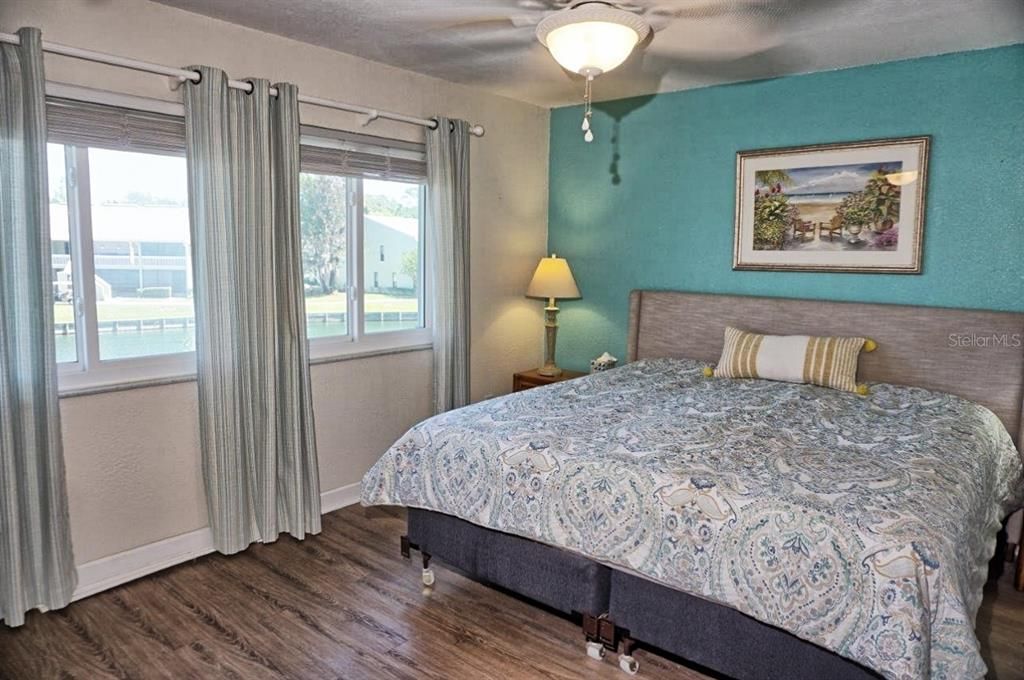 For Sale: $268,900 (2 beds, 2 baths, 1368 Square Feet)