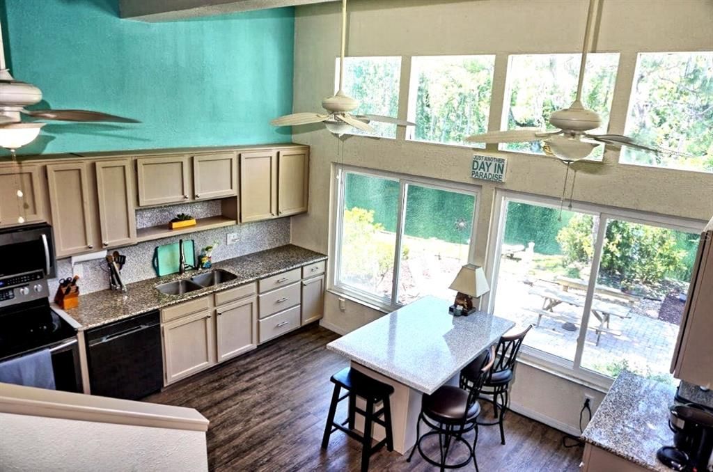 For Sale: $268,900 (2 beds, 2 baths, 1368 Square Feet)
