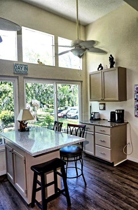 For Sale: $268,900 (2 beds, 2 baths, 1368 Square Feet)