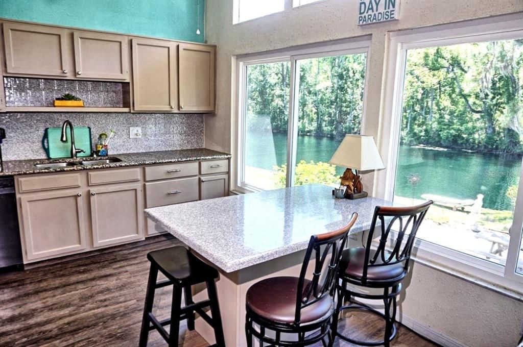 For Sale: $268,900 (2 beds, 2 baths, 1368 Square Feet)