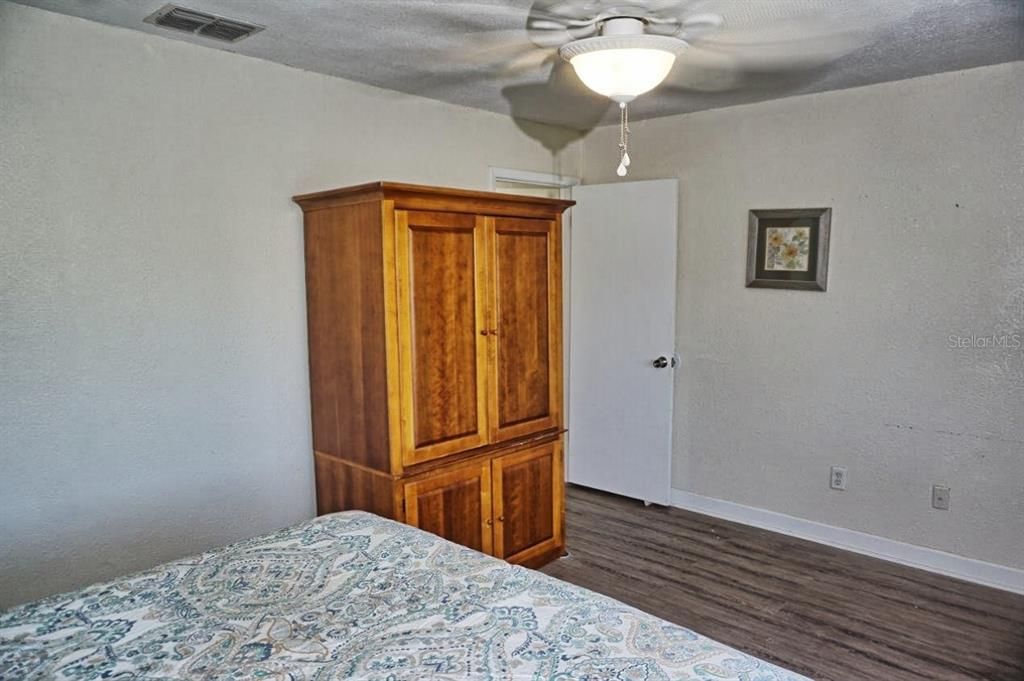 For Sale: $268,900 (2 beds, 2 baths, 1368 Square Feet)