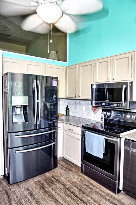 For Sale: $268,900 (2 beds, 2 baths, 1368 Square Feet)