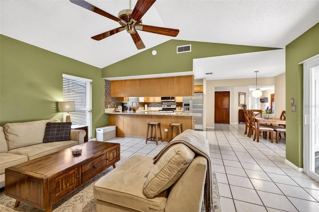 Activo con contrato: $469,900 (3 camas, 2 baños, 2060 Pies cuadrados)