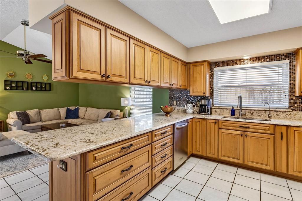 Activo con contrato: $469,900 (3 camas, 2 baños, 2060 Pies cuadrados)