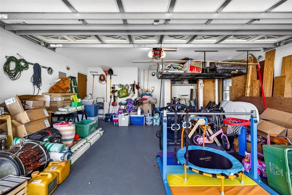 Activo con contrato: $469,900 (3 camas, 2 baños, 2060 Pies cuadrados)