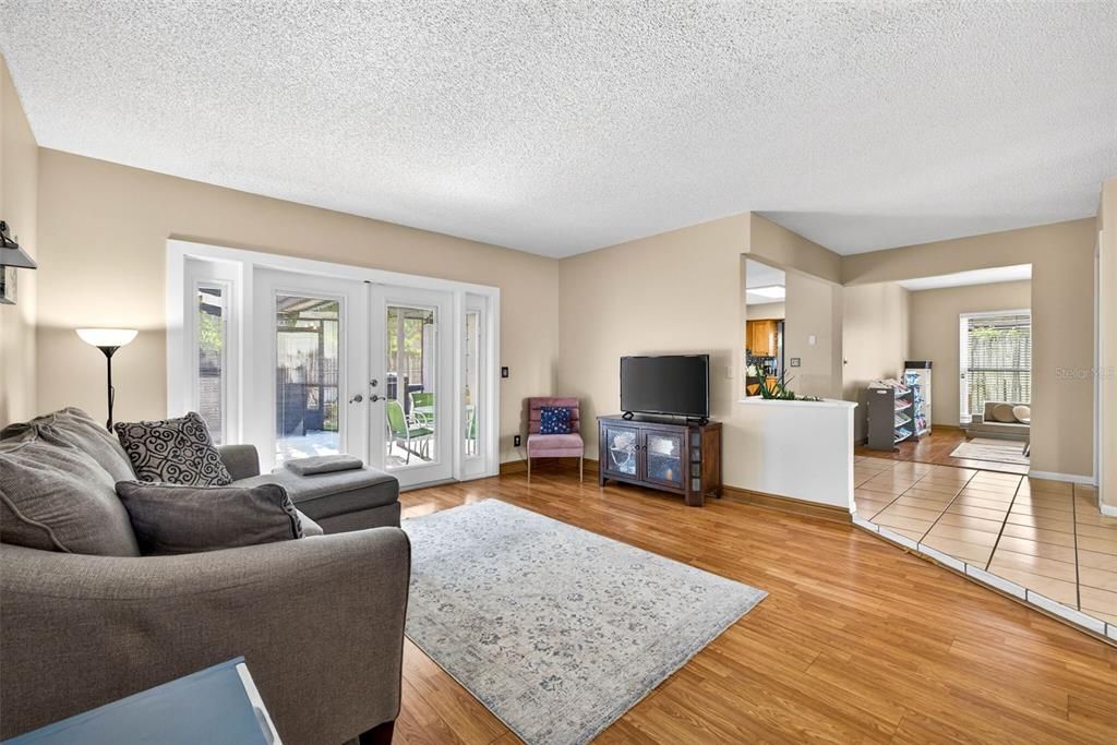 Activo con contrato: $469,900 (3 camas, 2 baños, 2060 Pies cuadrados)