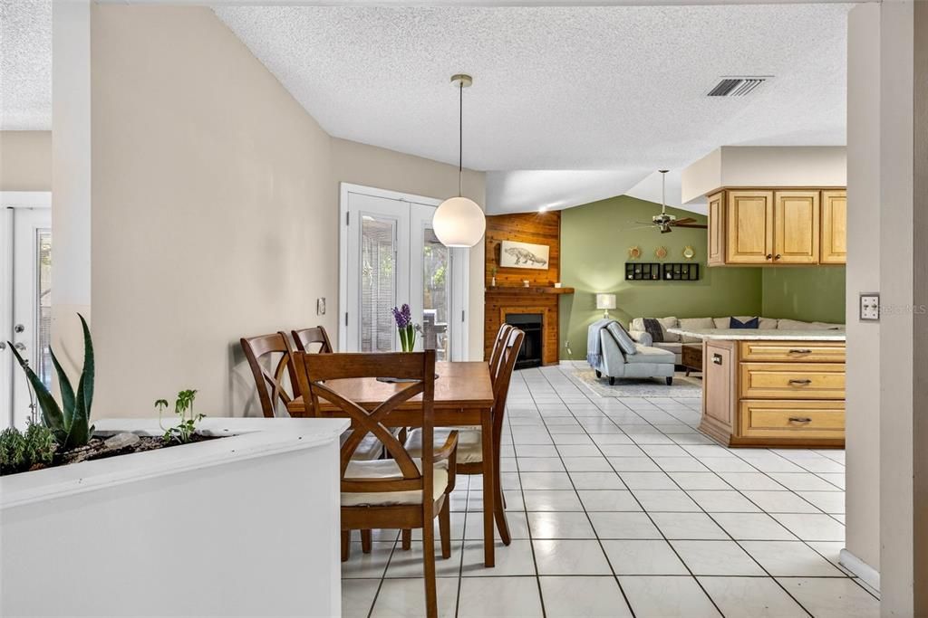 Activo con contrato: $469,900 (3 camas, 2 baños, 2060 Pies cuadrados)