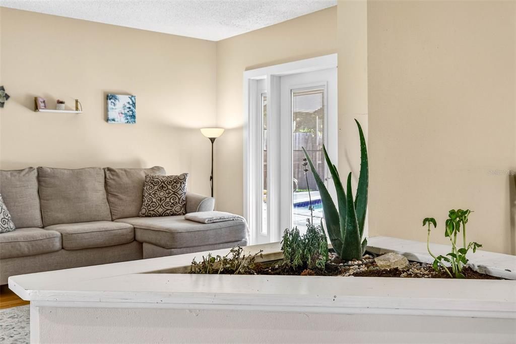 Activo con contrato: $469,900 (3 camas, 2 baños, 2060 Pies cuadrados)