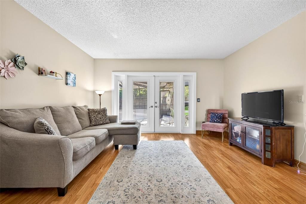 Activo con contrato: $469,900 (3 camas, 2 baños, 2060 Pies cuadrados)