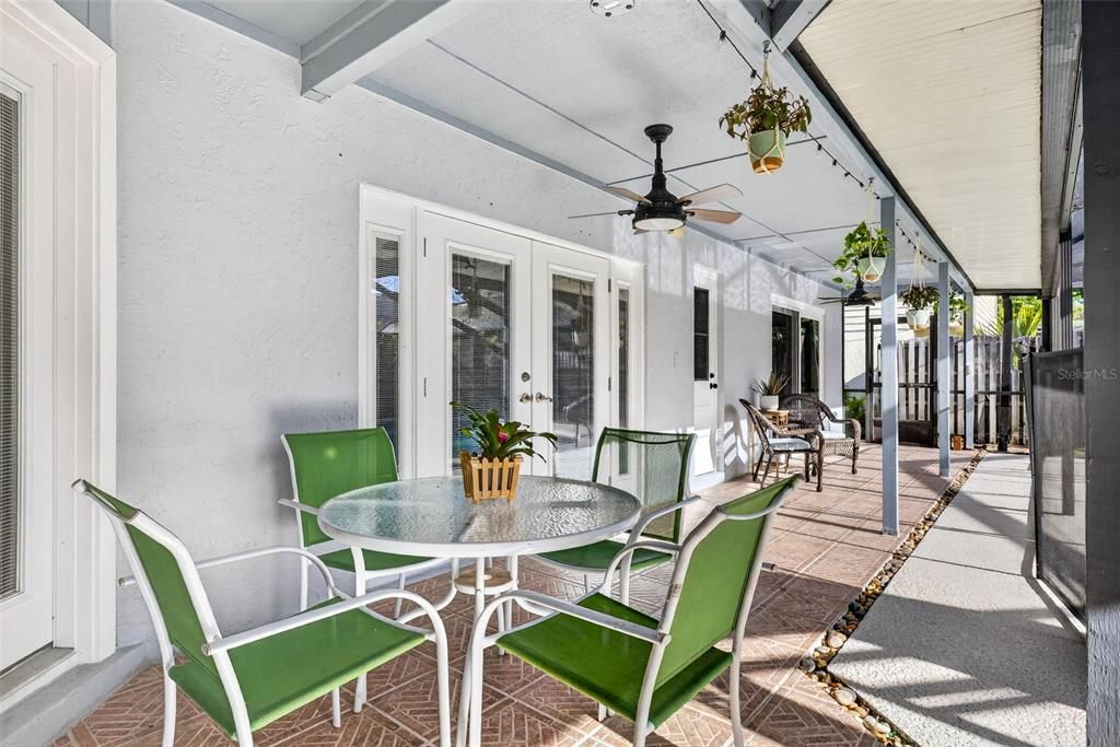 Activo con contrato: $469,900 (3 camas, 2 baños, 2060 Pies cuadrados)