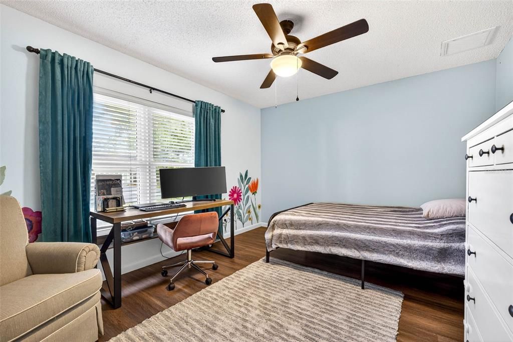 Activo con contrato: $469,900 (3 camas, 2 baños, 2060 Pies cuadrados)
