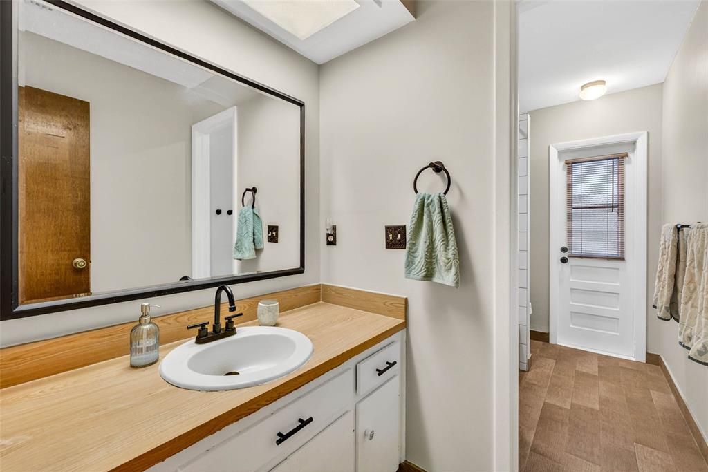 Activo con contrato: $469,900 (3 camas, 2 baños, 2060 Pies cuadrados)